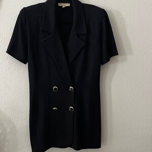 St.John Knit Vintage Short Sleeve Jacket. Black/ Gold Buttons
Sz M
Made in USA